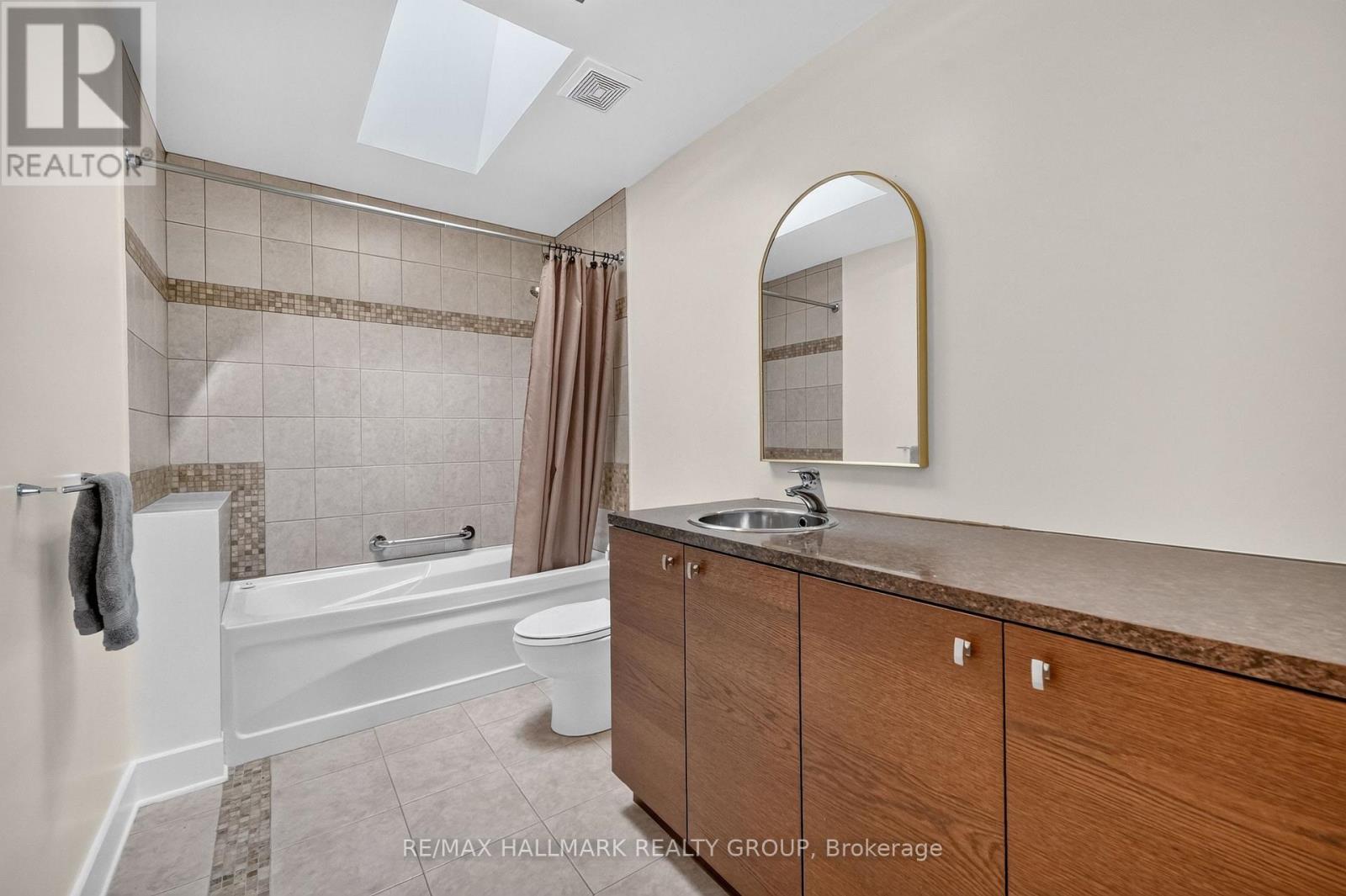 1559 Queensdale Avenue Property Photo 37