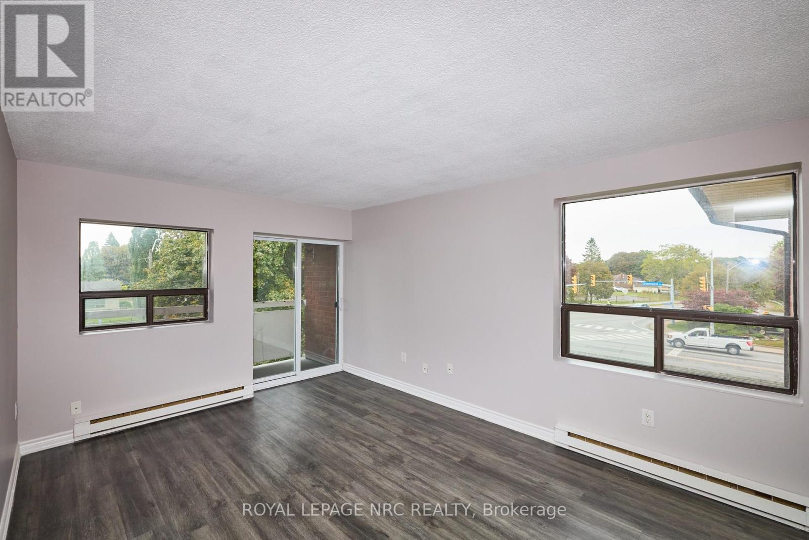 11 - 4839 Drummond Road Property Photo 8