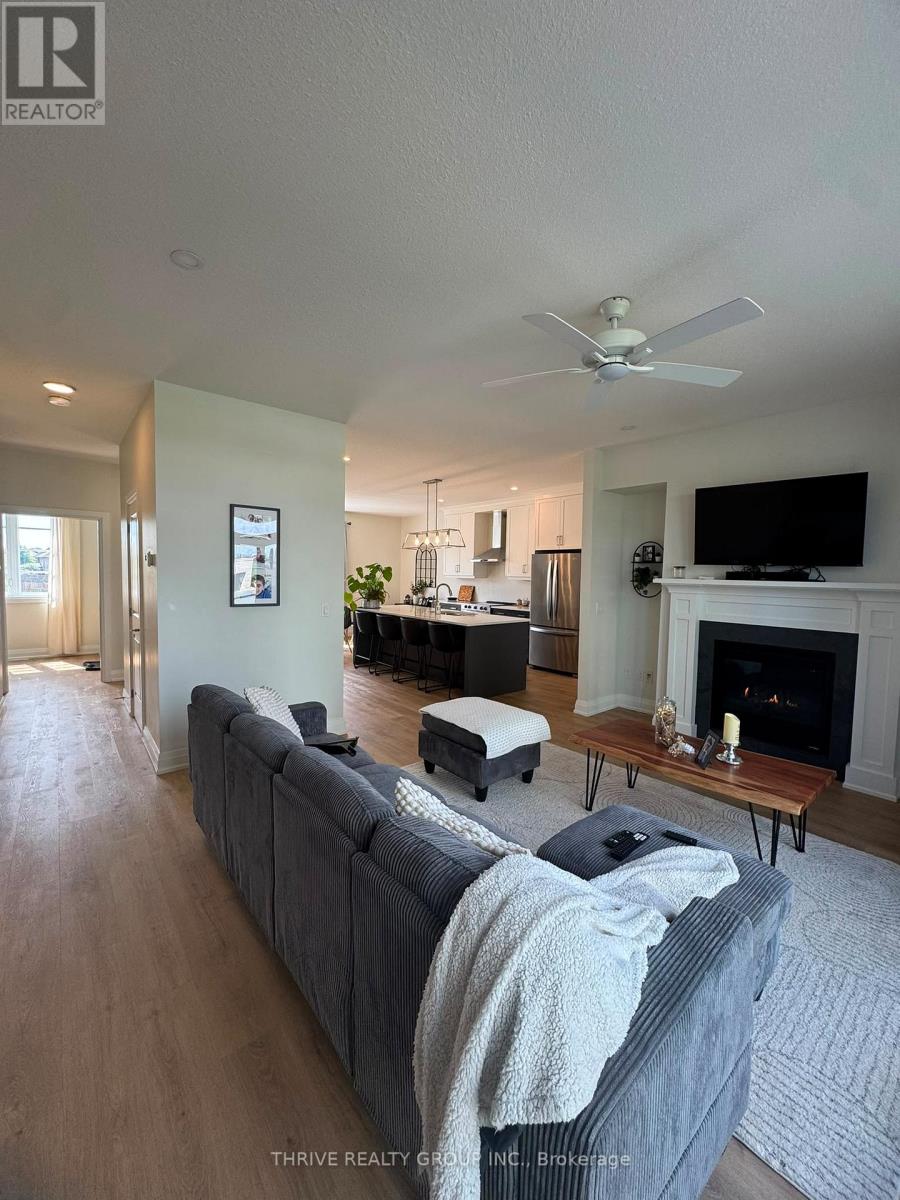 2305 Callingham Drive N Property Photo 5