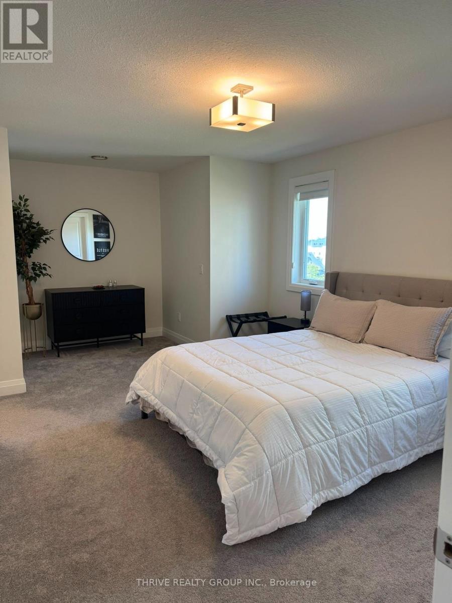 2305 Callingham Drive N Property Photo 18