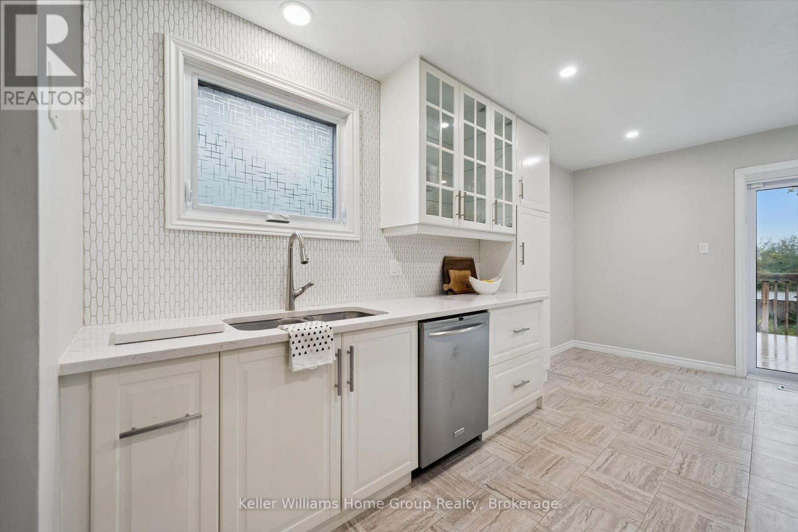 497 Forfar Street E Property Photo 14