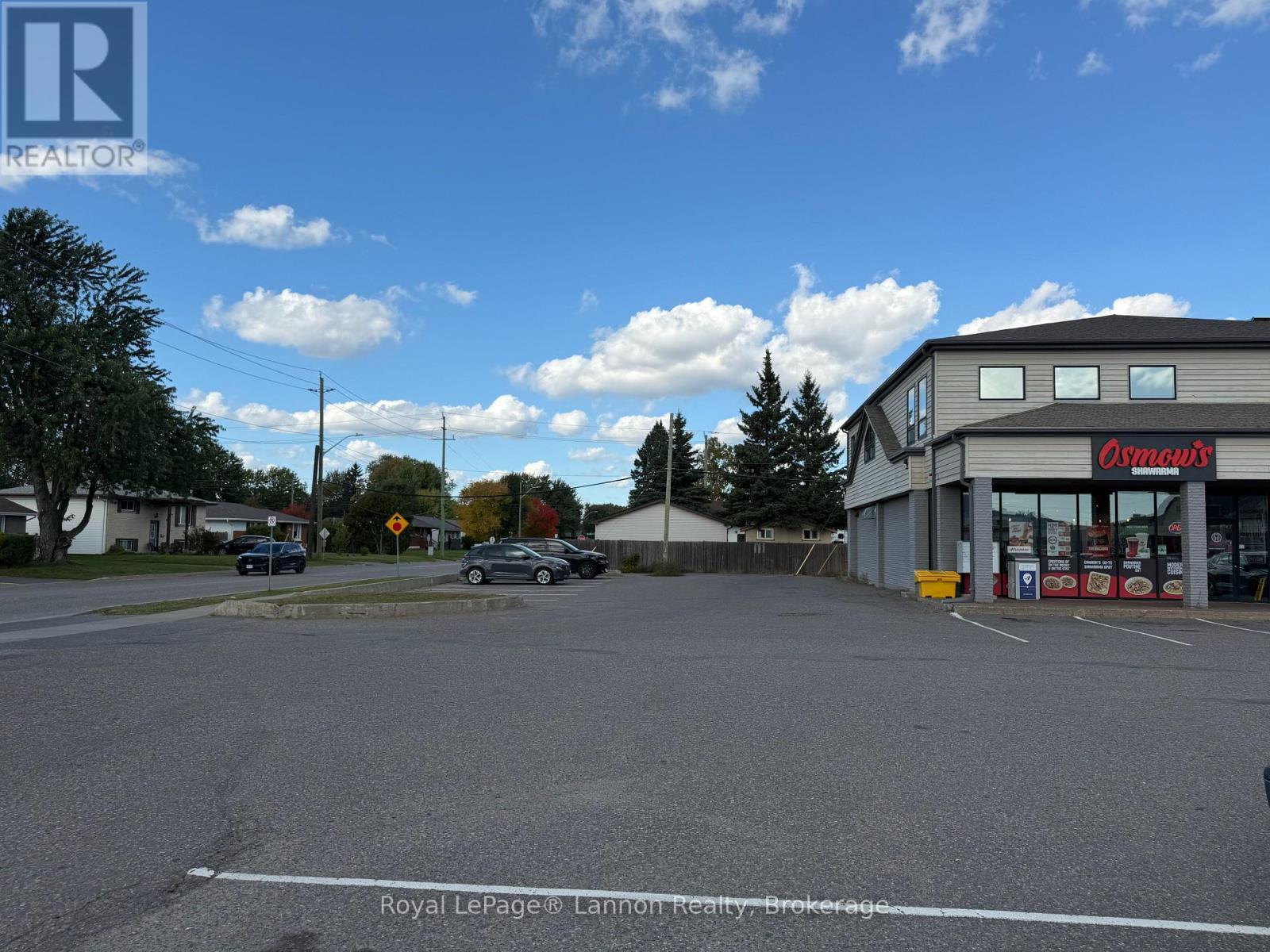 595 Arthur St Street W Property Photo 2