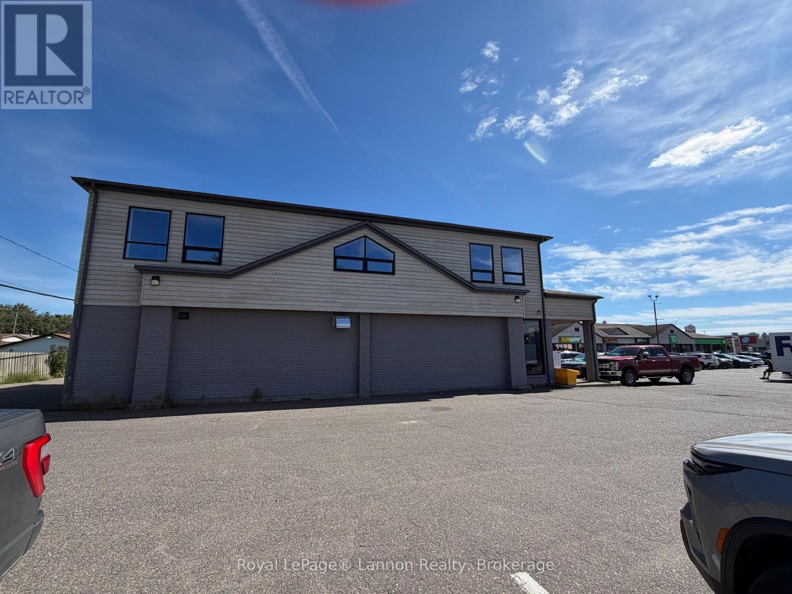 595 Arthur St Street W Property Photo 3