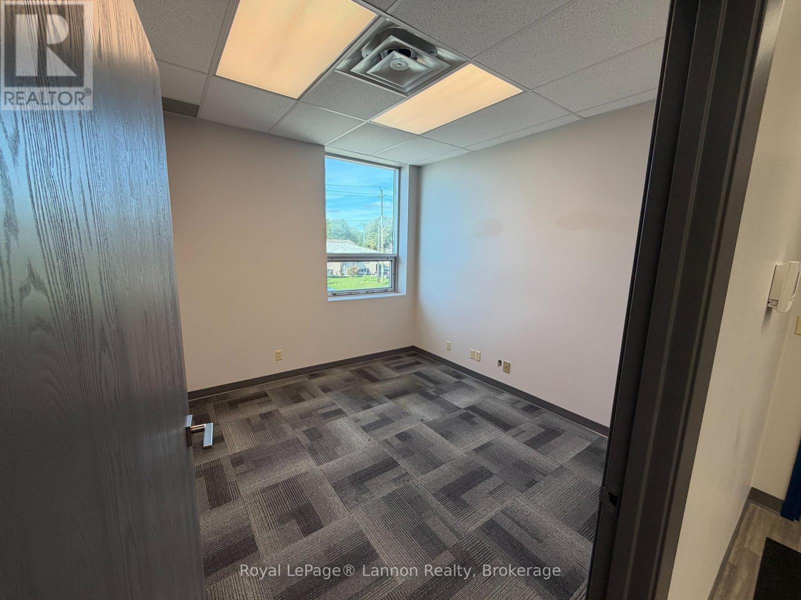 595 Arthur St Street W Property Photo 8