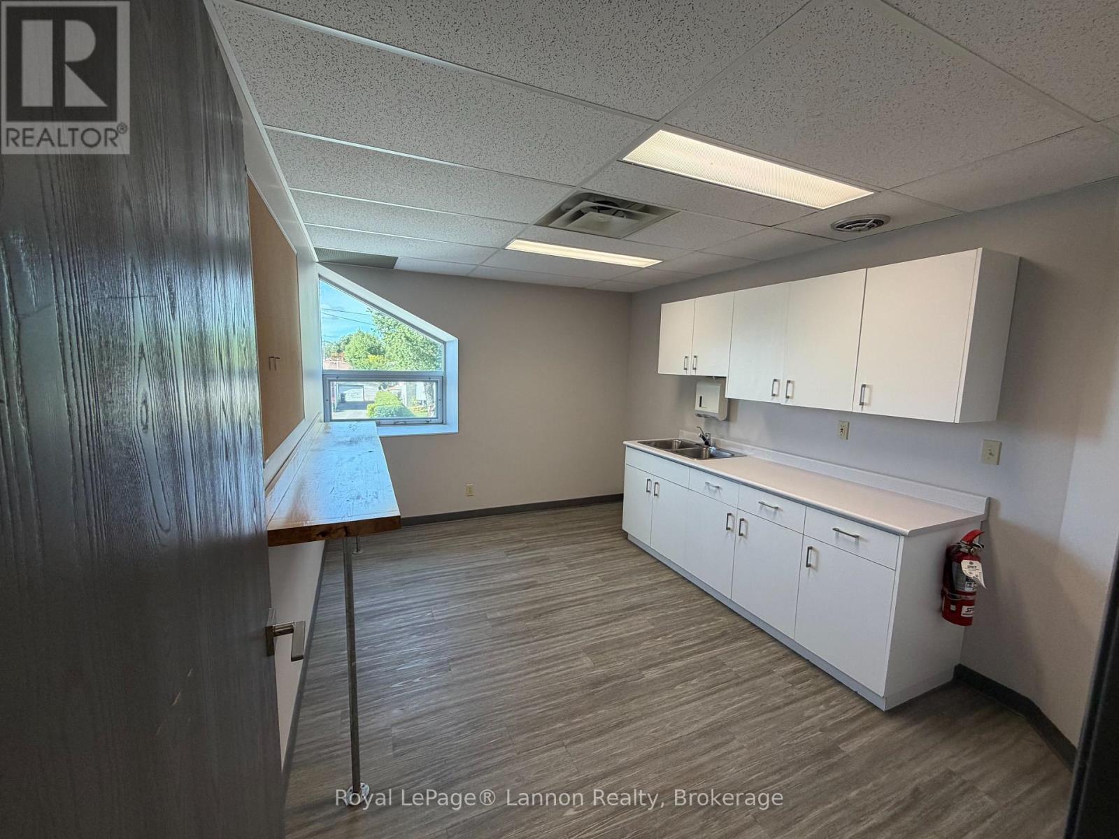 595 Arthur St Street W Property Photo 9