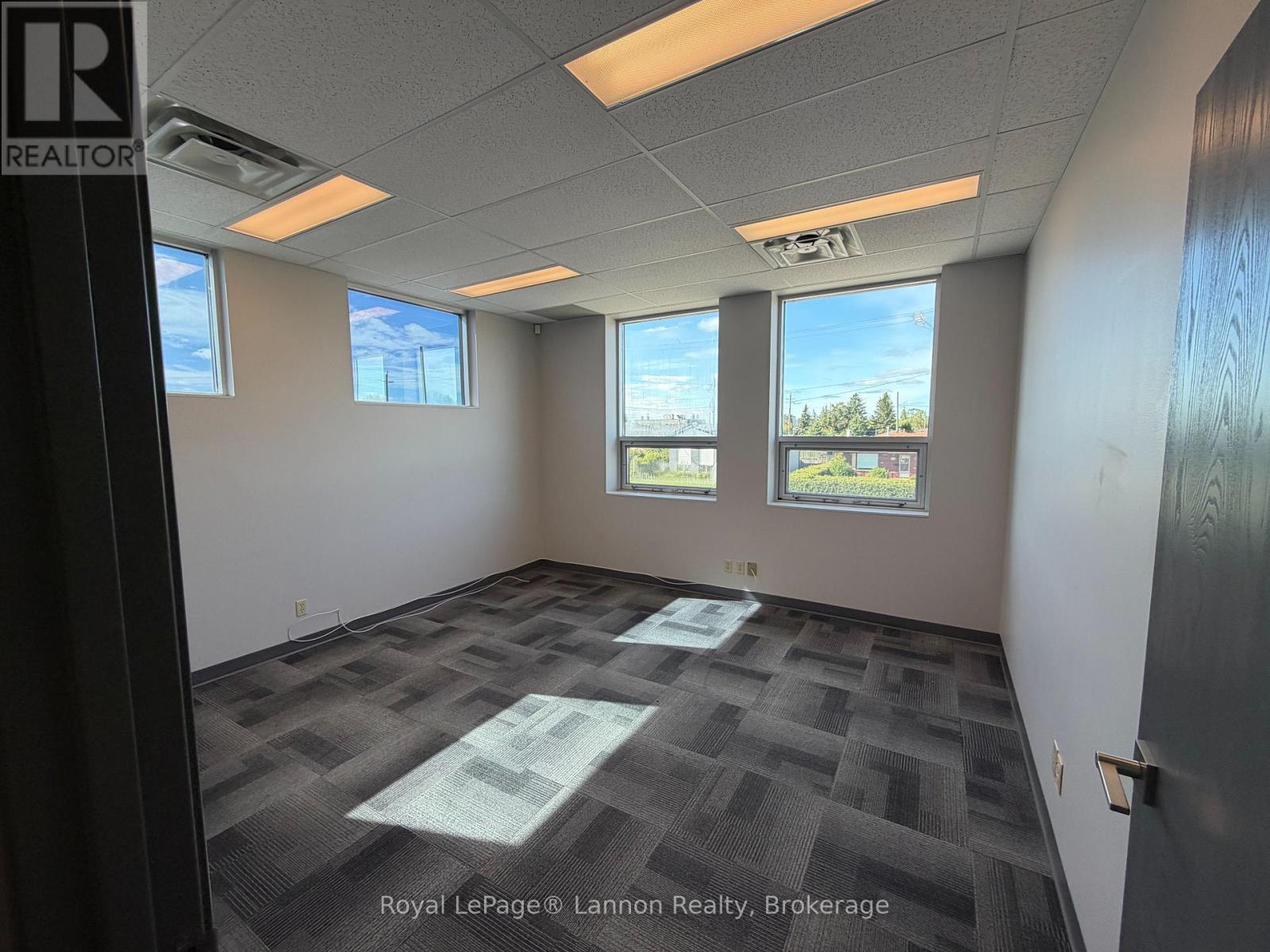 595 Arthur St Street W Property Photo 12