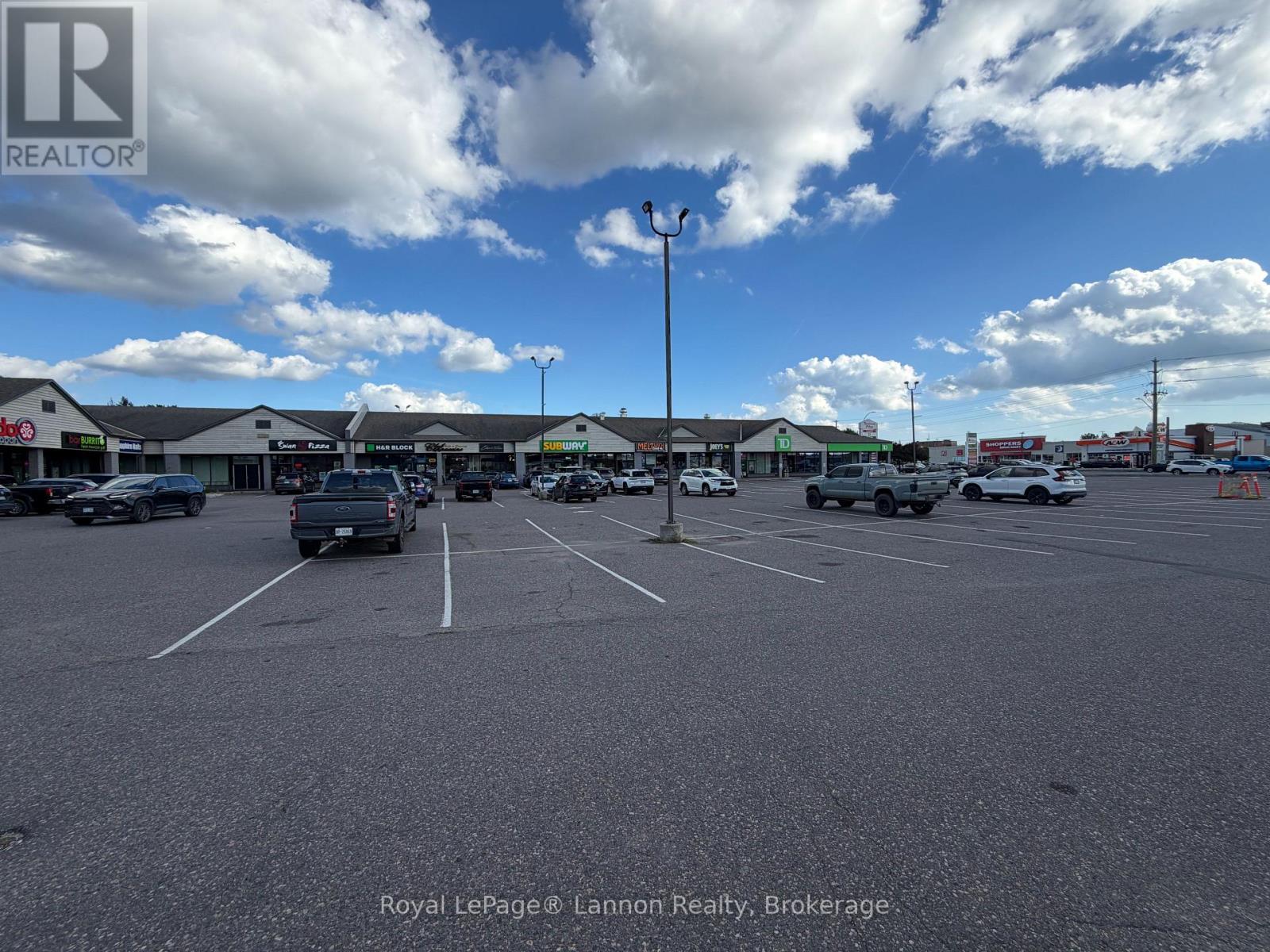595 Arthur St Street W Property Photo 17