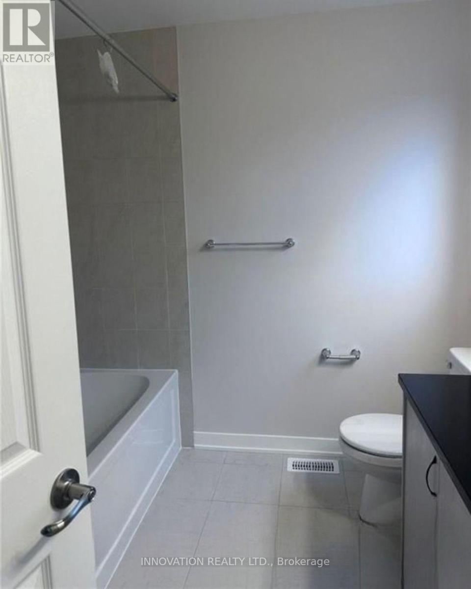 1048 Curraglass Walk Property Photo 9