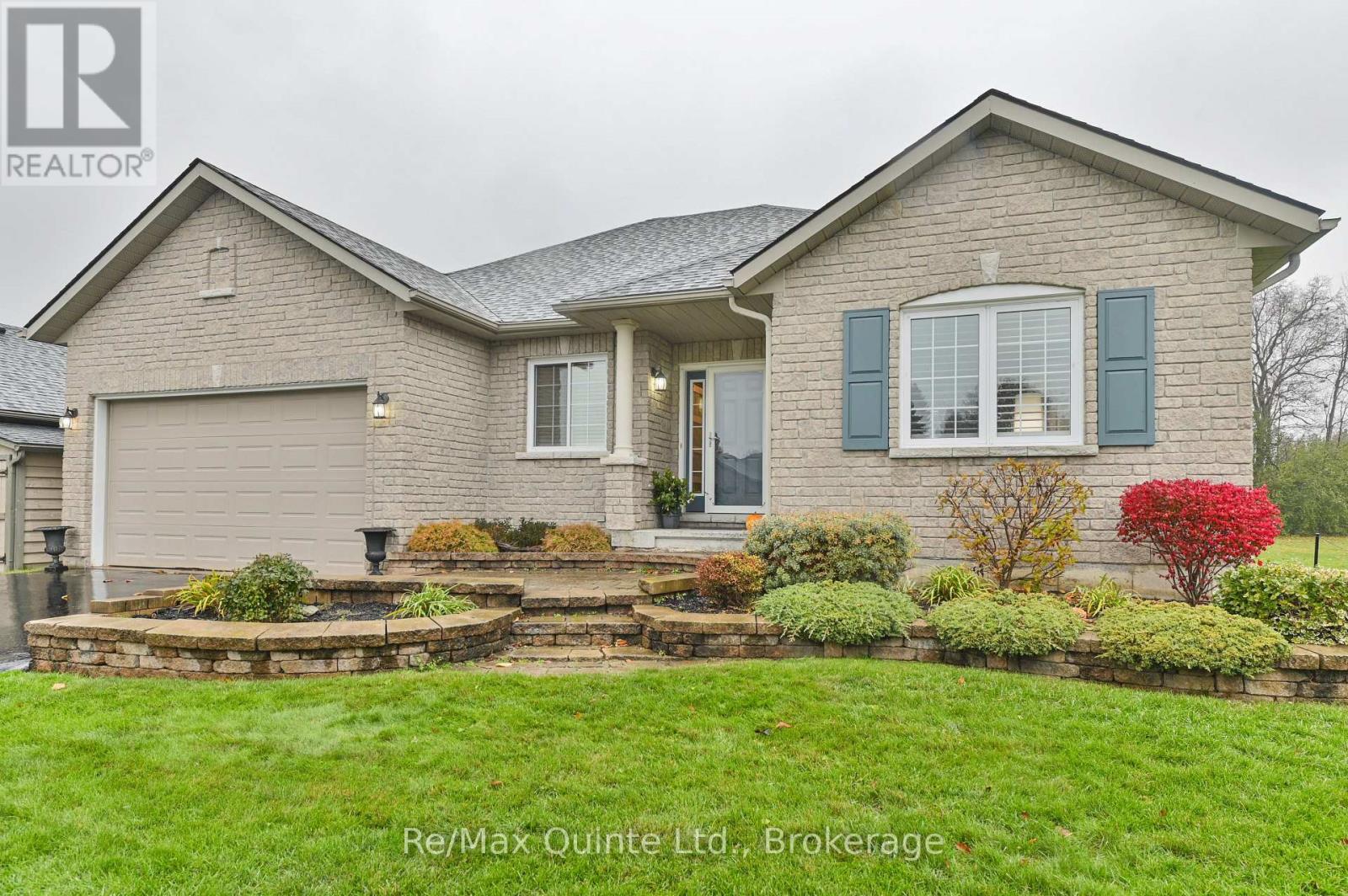 5 HICKORY COURT Property Photo 1