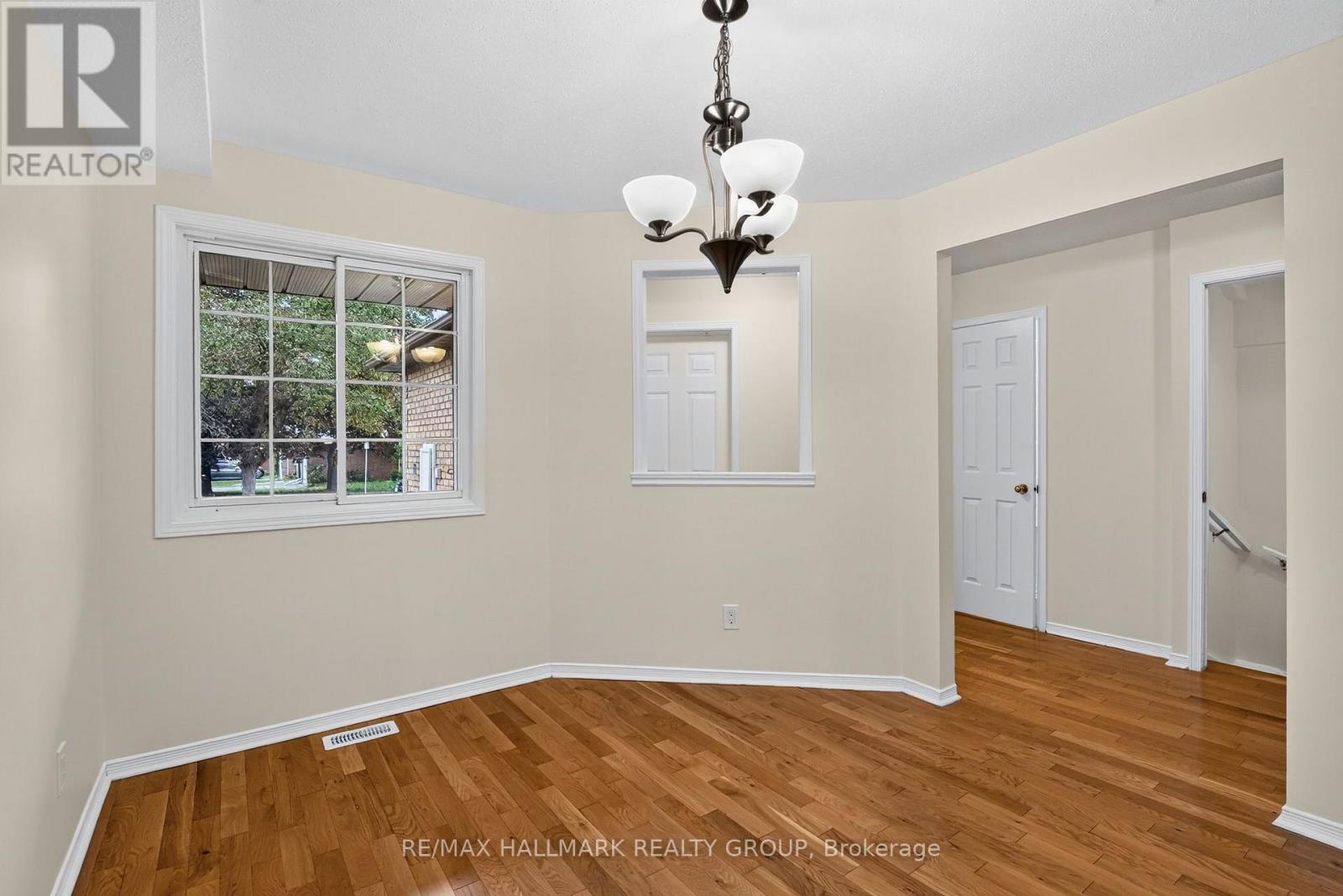 49 Robarts Crescent Property Photo 7