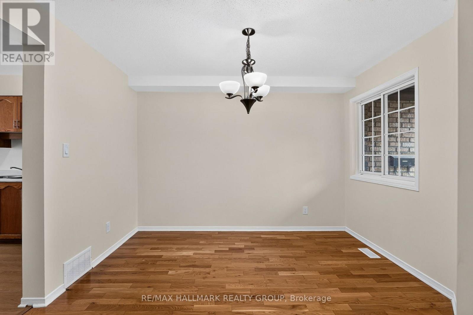 49 Robarts Crescent Property Photo 8