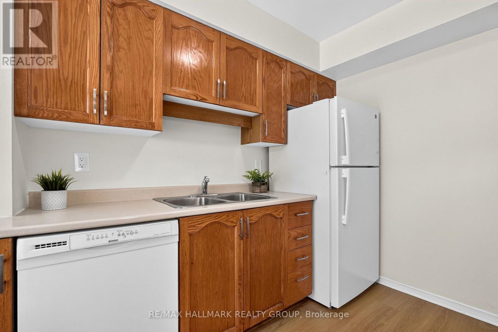49 Robarts Crescent Property Photo 11