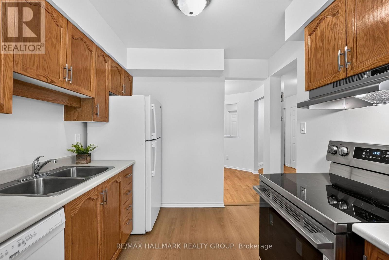 49 Robarts Crescent Property Photo 12