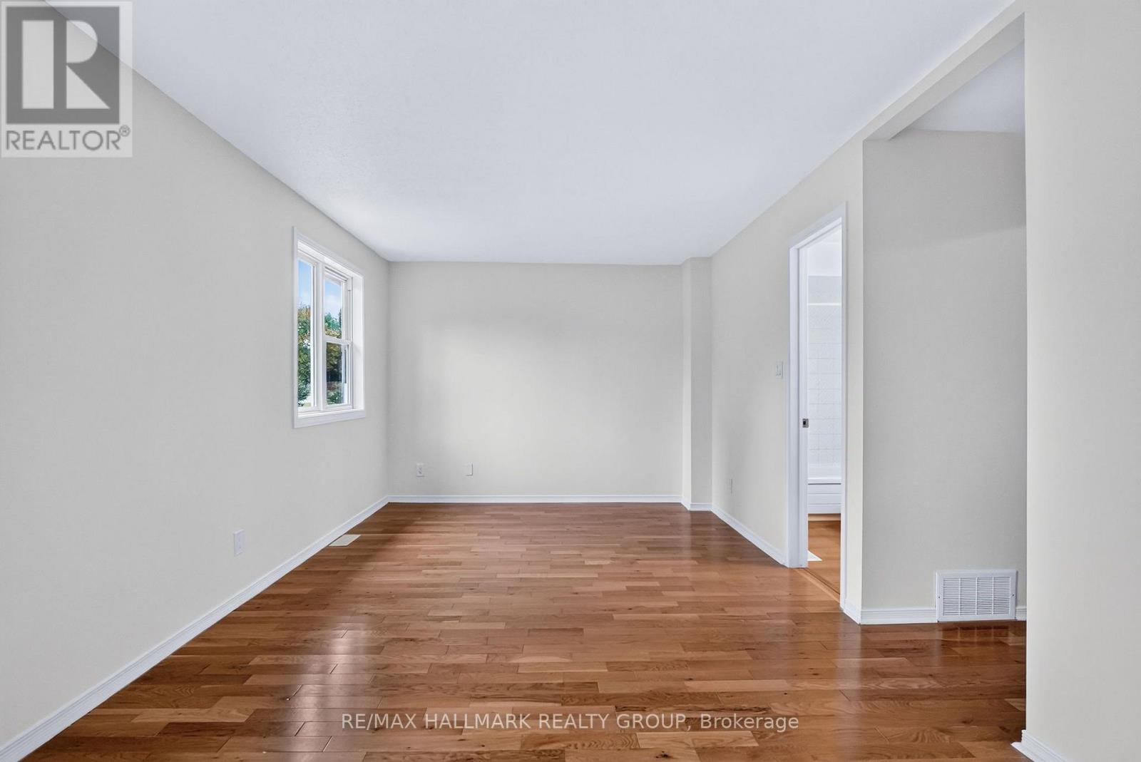 49 Robarts Crescent Property Photo 28