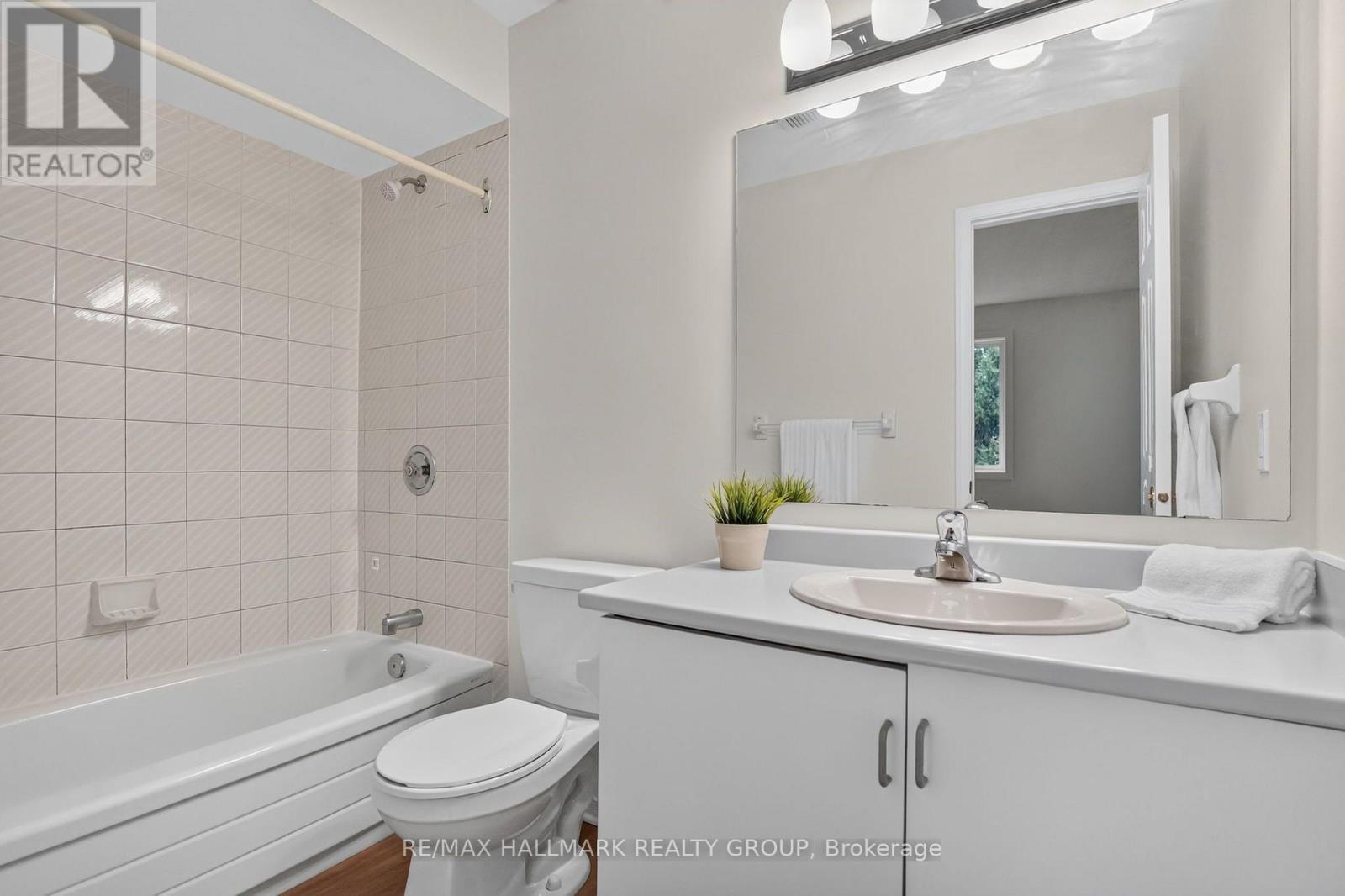 49 Robarts Crescent Property Photo 32