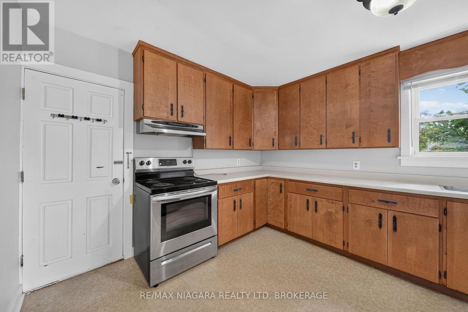 6520 Barker Street Property Photo 15