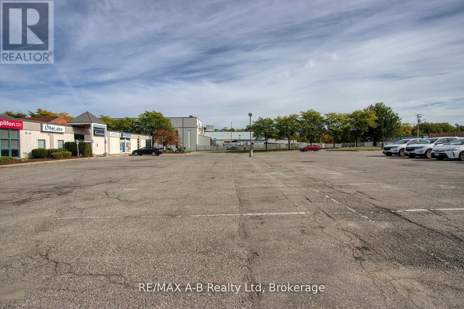201 - 342 Erie Street Property Photo 9