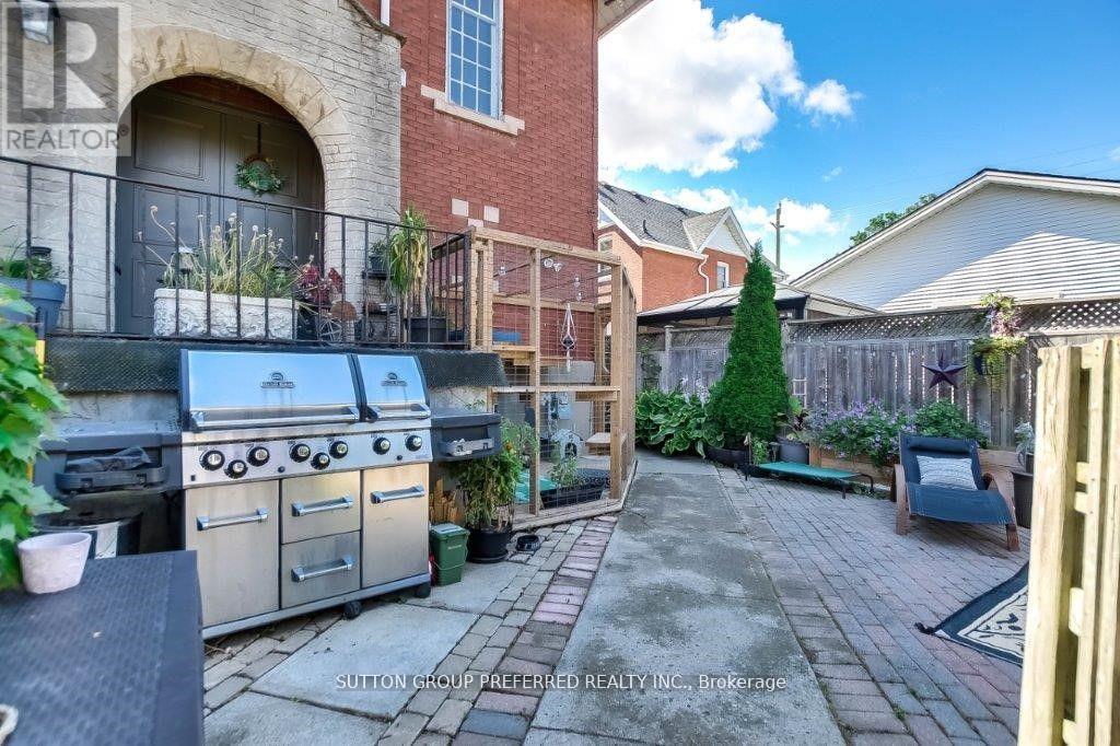 73 Fifth Avenue Property Photo 3