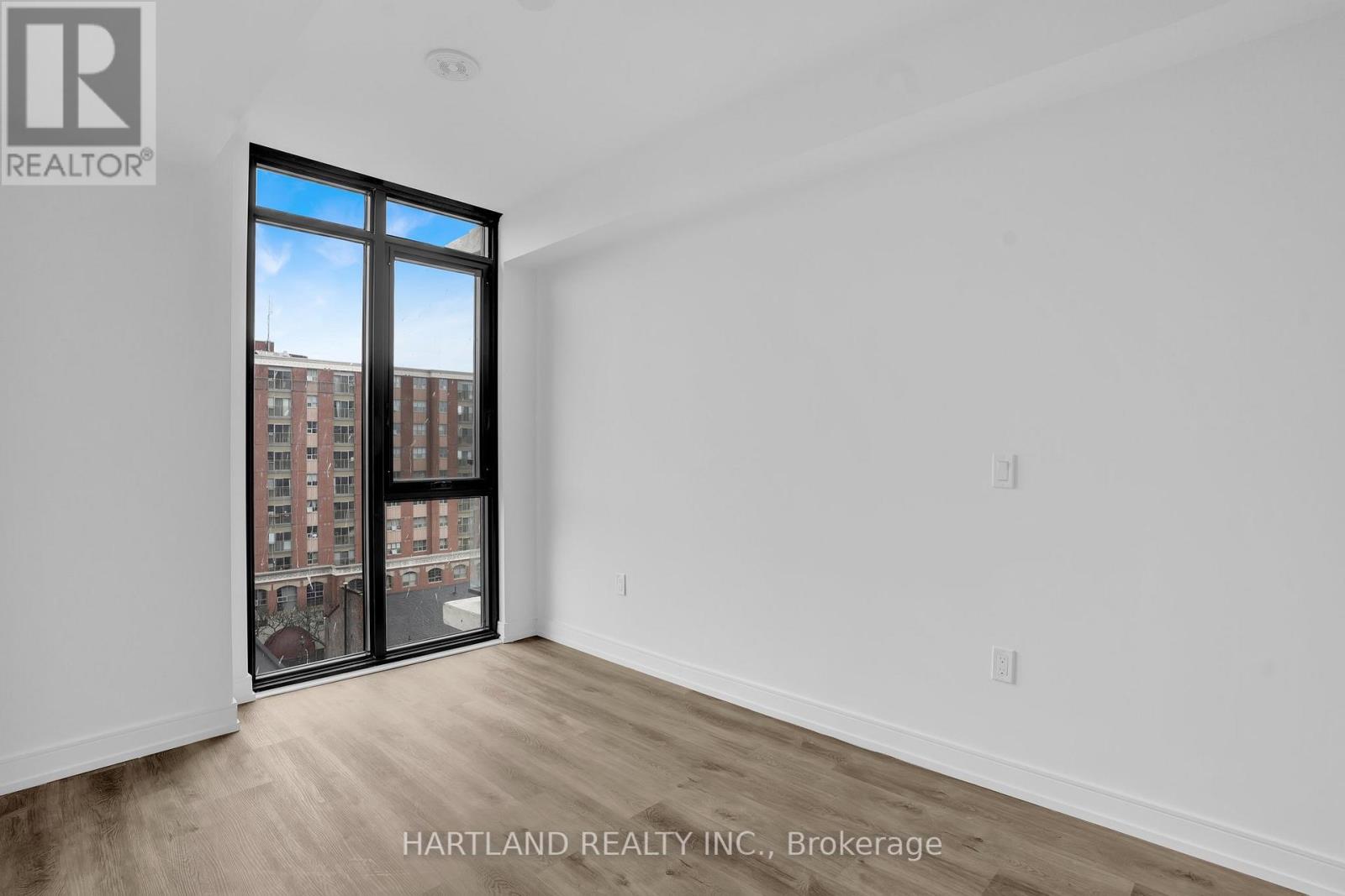 928 - 1 Jarvis Street Property Photo 8