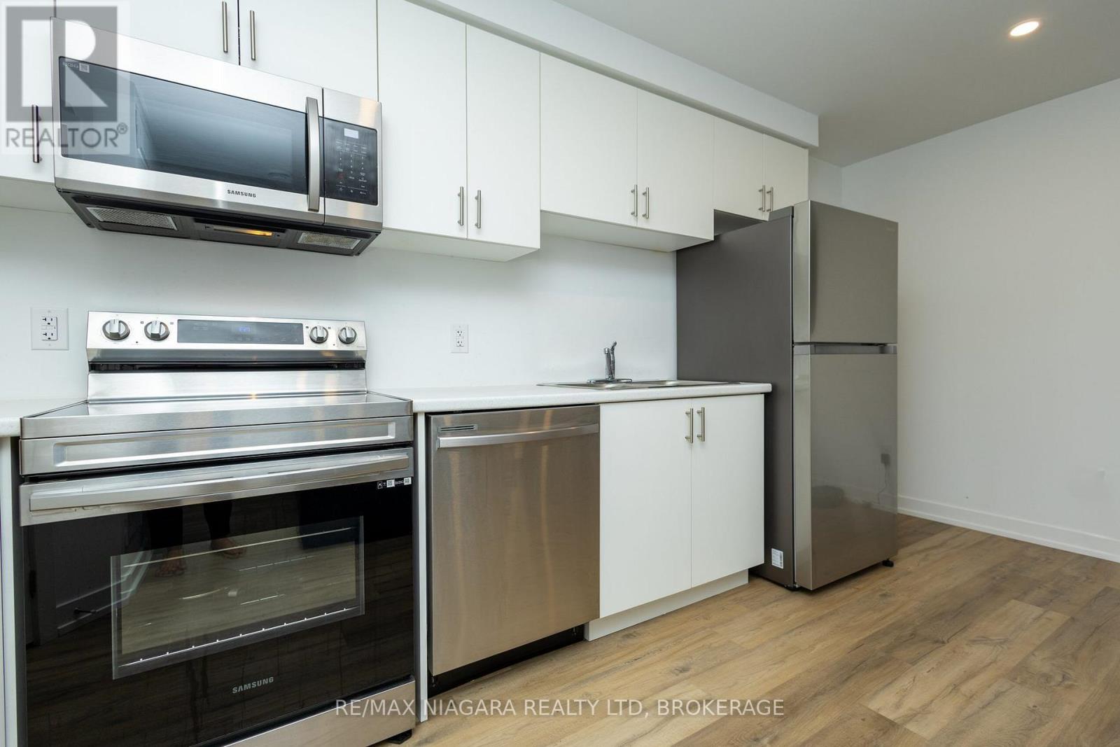 4263 Fourth Avenue Property Photo 8