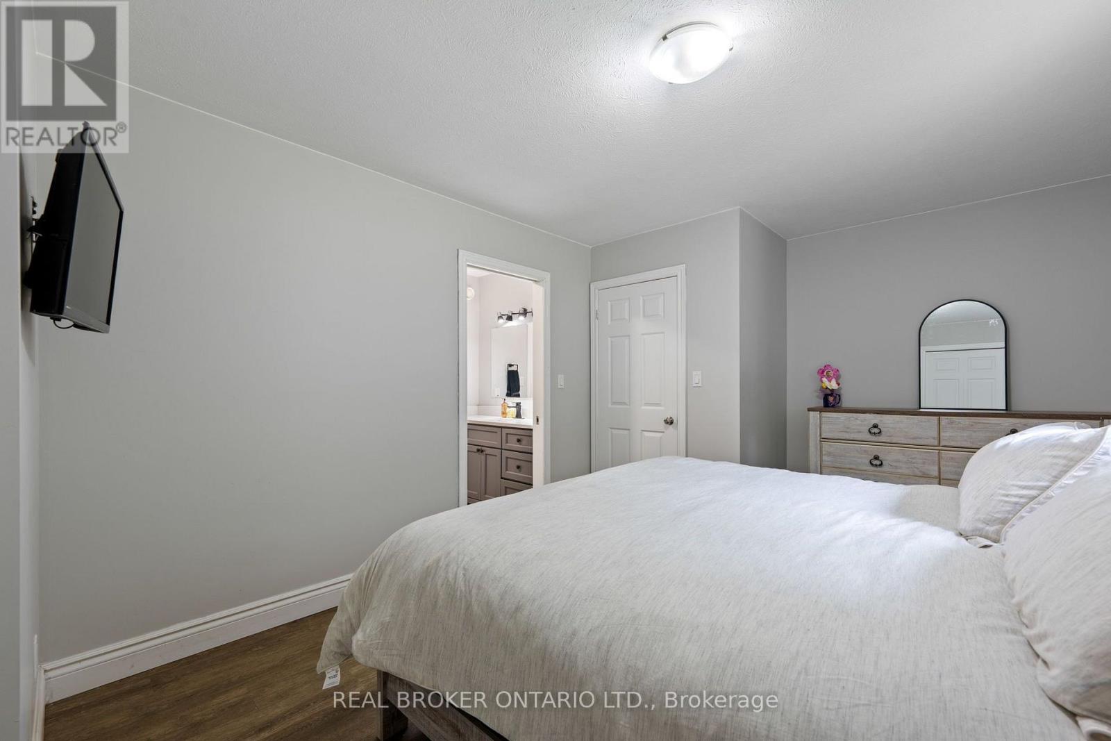 53 Hawtrey Road N Property Photo 14