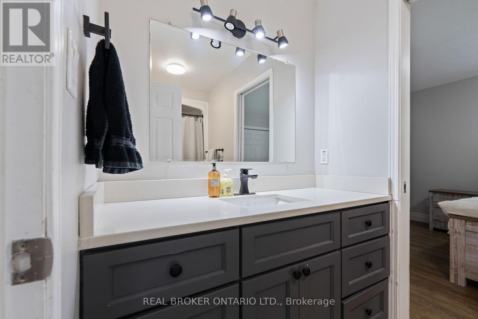 53 Hawtrey Road N Property Photo 16