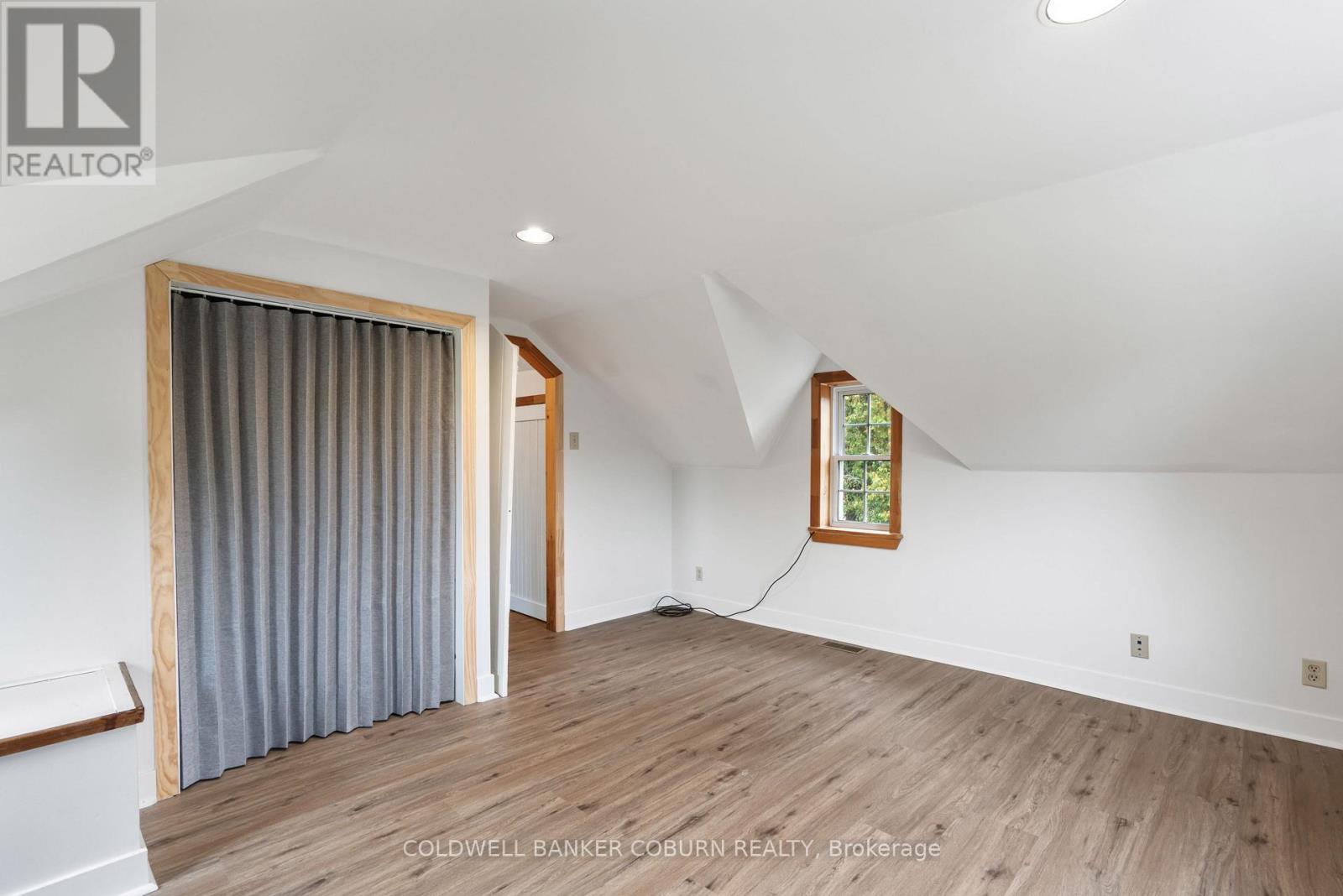 544 Craig Road Property Photo 17