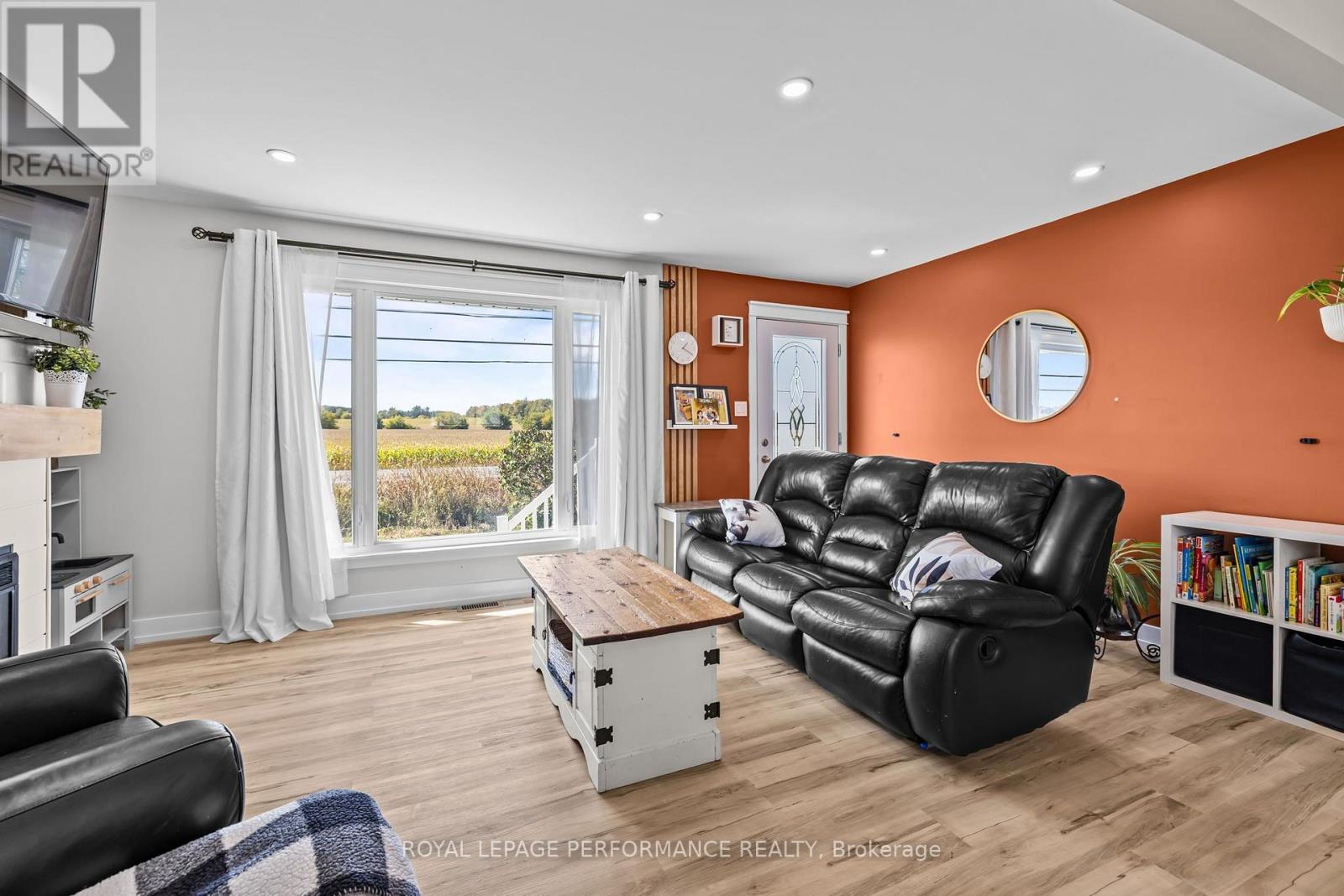 1897 Champlain Road Property Photo 6