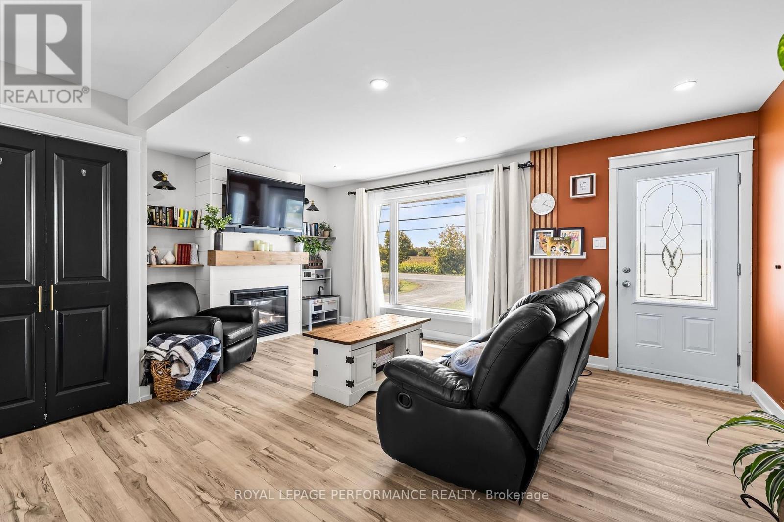 1897 Champlain Road Property Photo 7