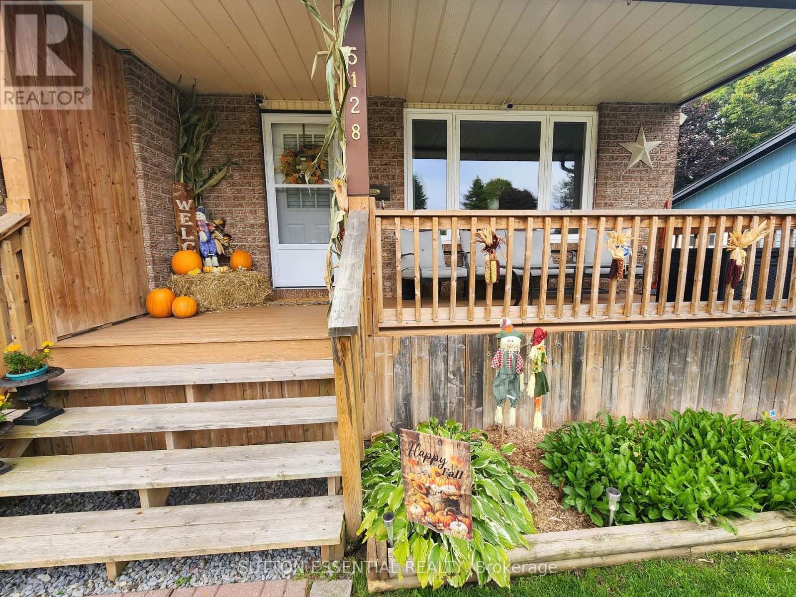 5128 Meadowland Drive Property Photo 3