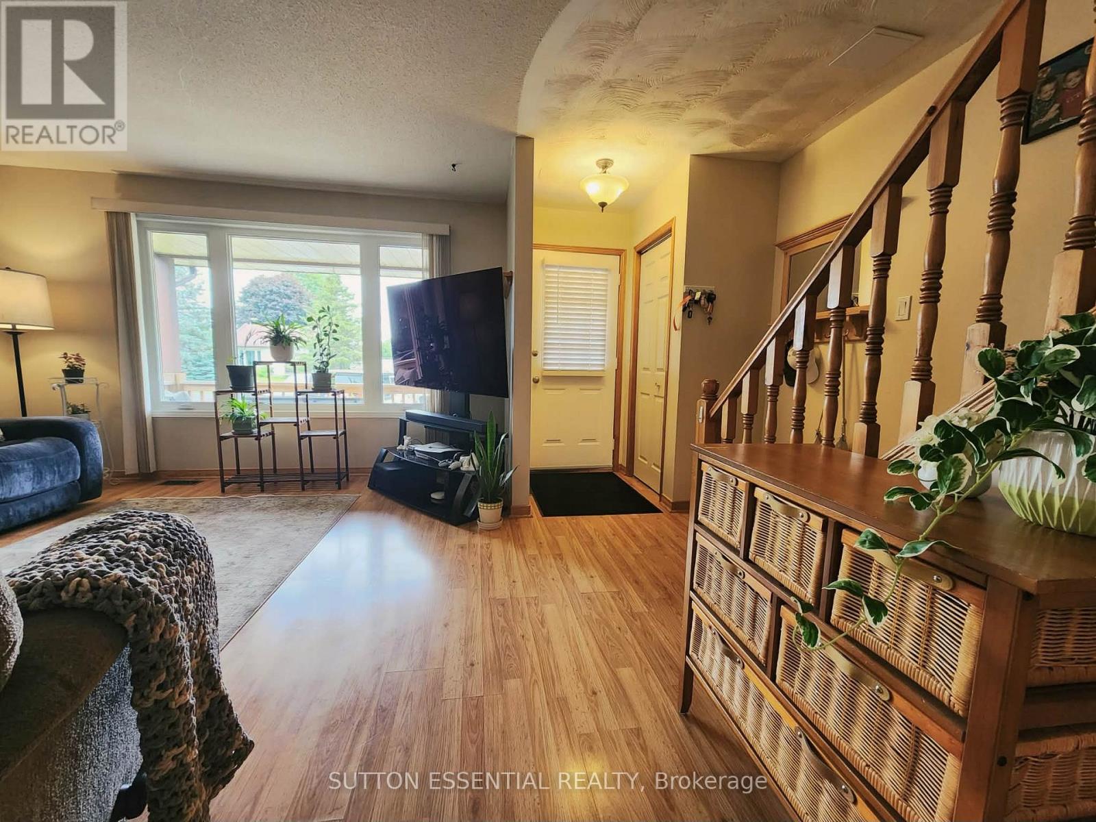 5128 Meadowland Drive Property Photo 5