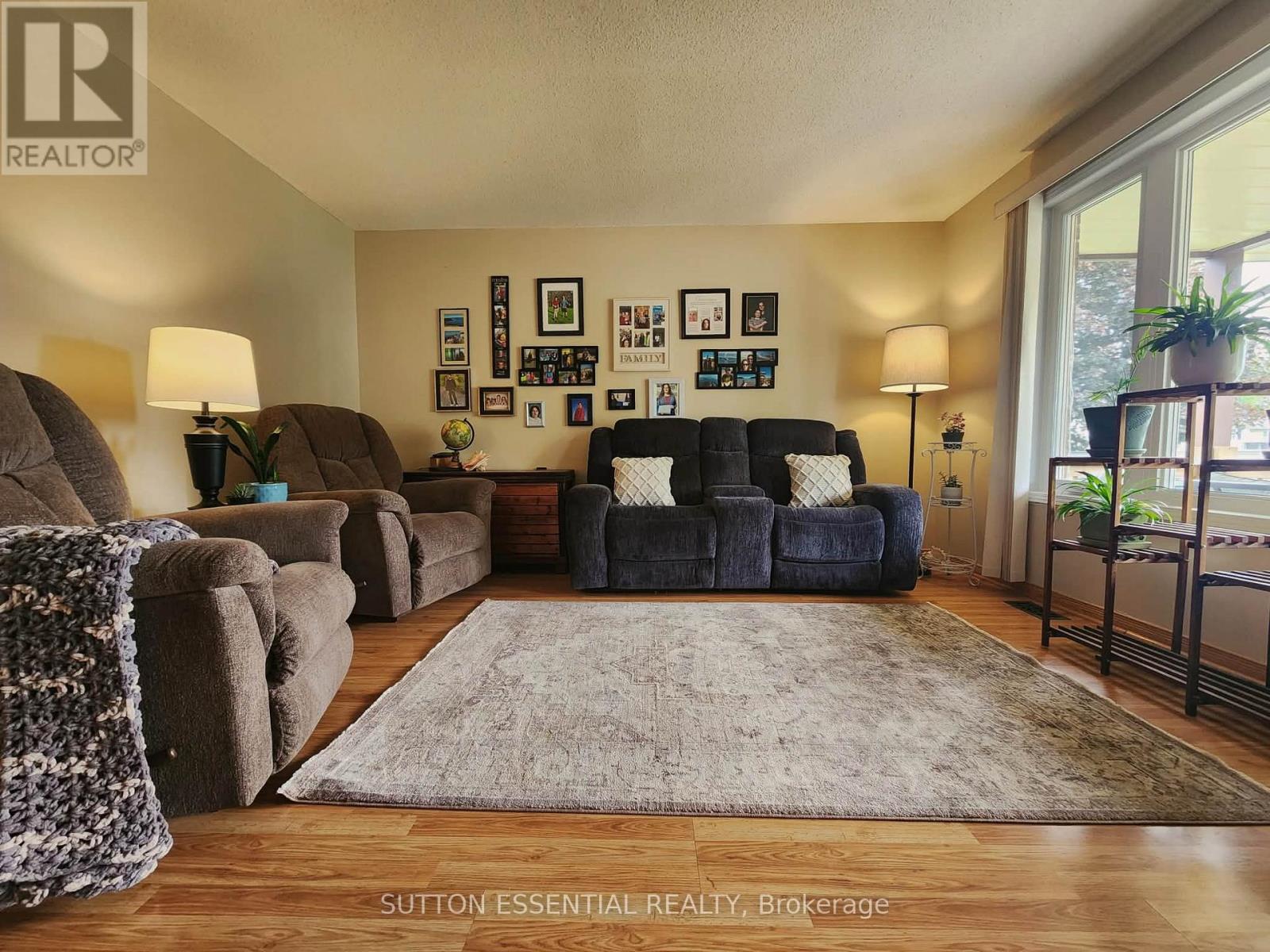 5128 Meadowland Drive Property Photo 6