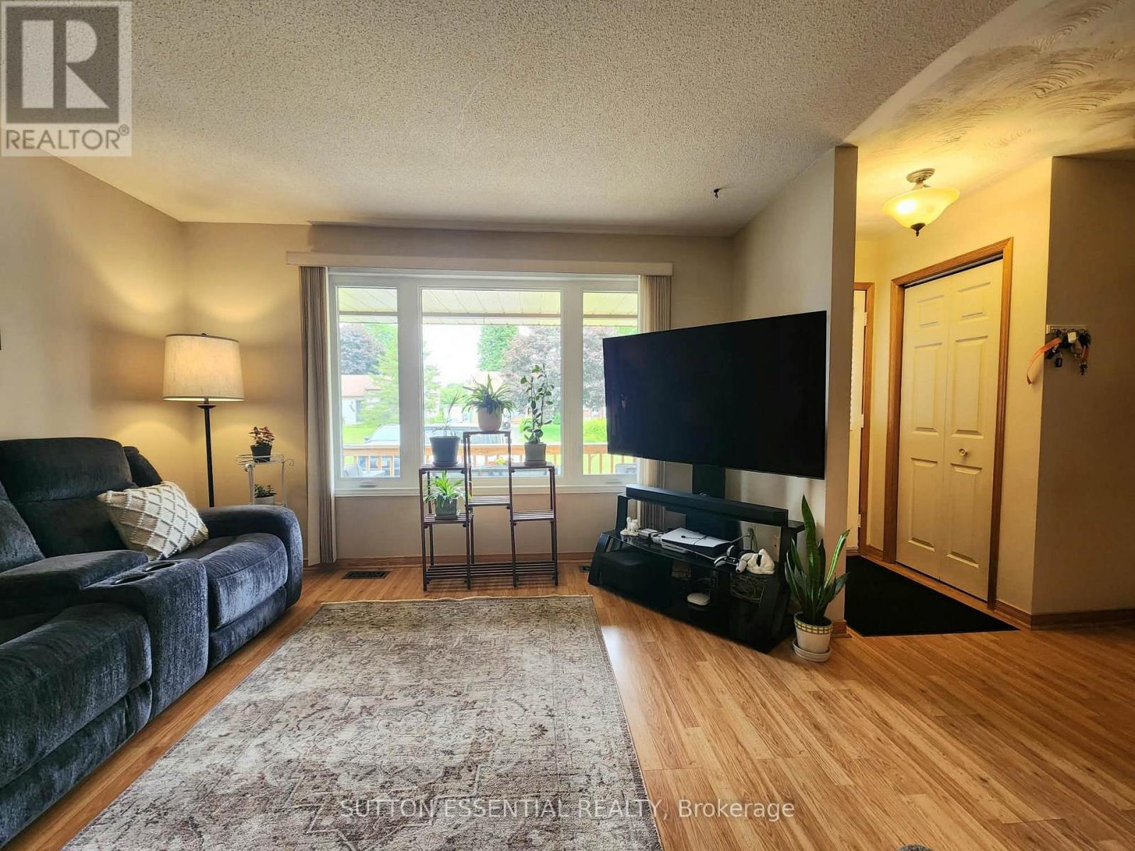 5128 Meadowland Drive Property Photo 7
