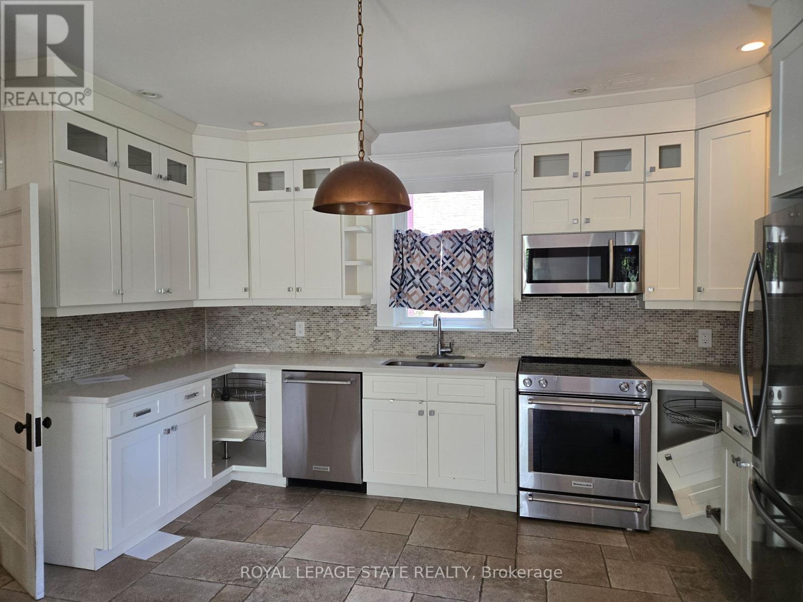 2087 Governors Road Property Photo 11