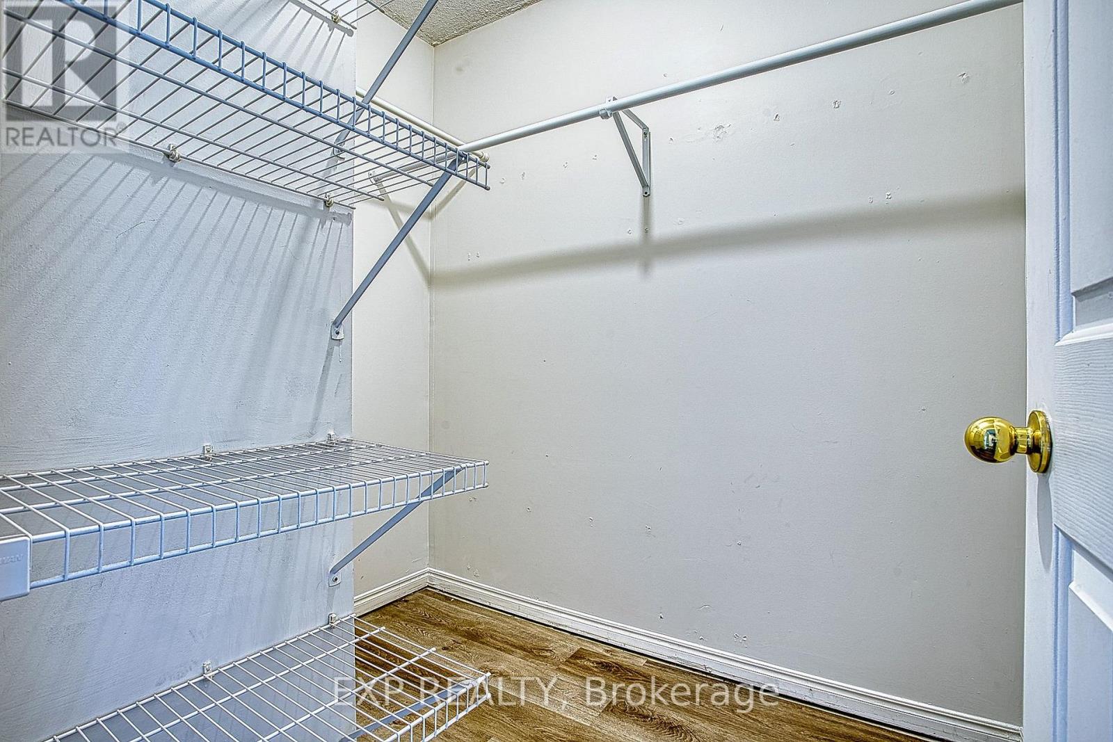 502 - 17 King Street E Property Photo 11