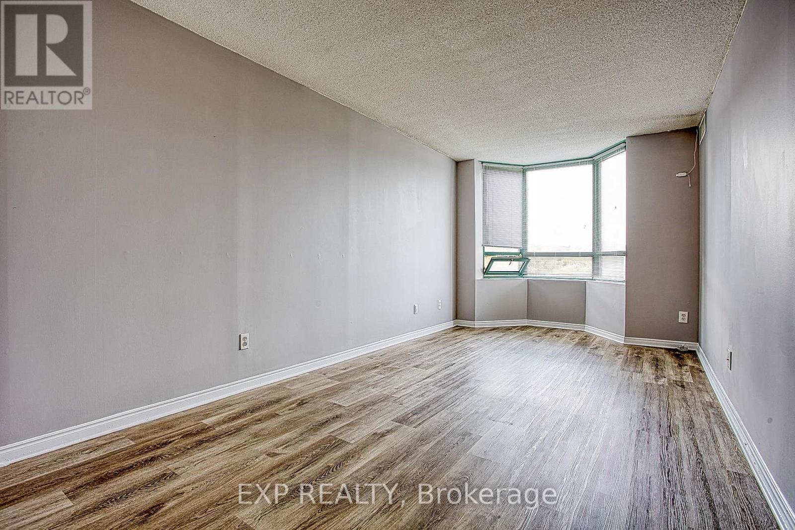 502 - 17 King Street E Property Photo 13
