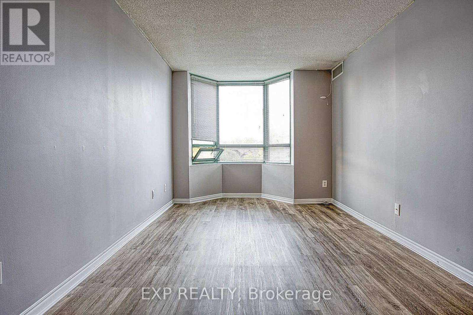 502 - 17 King Street E Property Photo 14