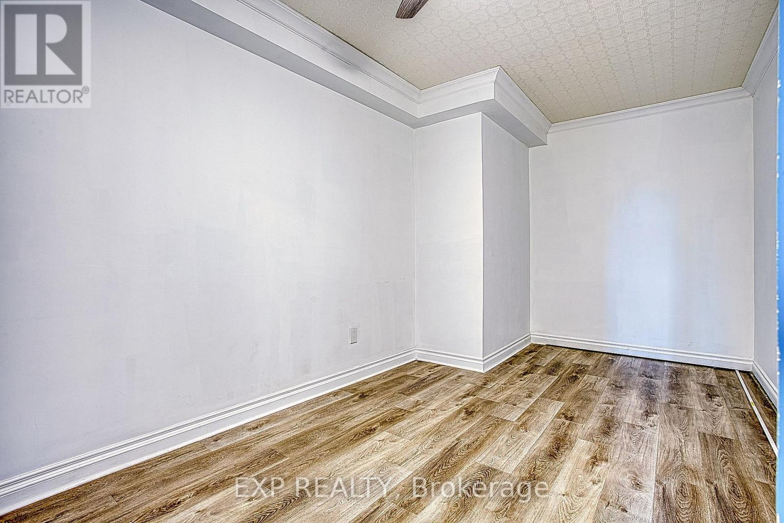 502 - 17 King Street E Property Photo 16