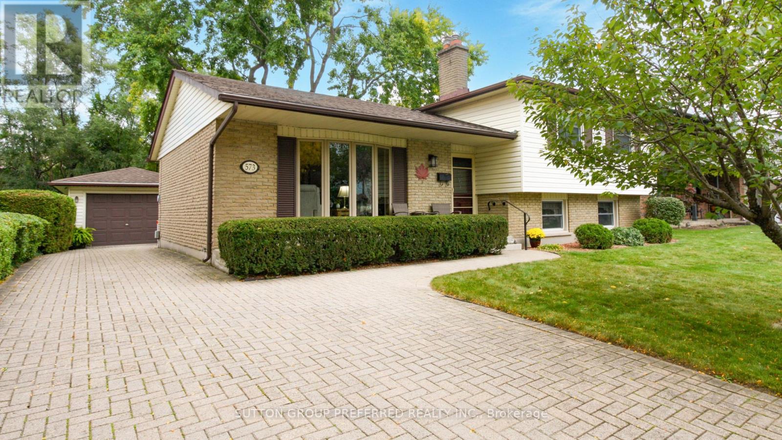 573 Jamaica Court Property Photo 2