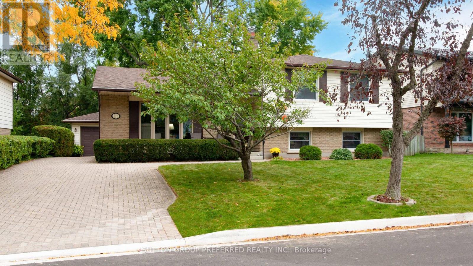 573 Jamaica Court Property Photo 3