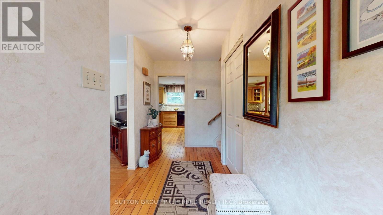 573 Jamaica Court Property Photo 7