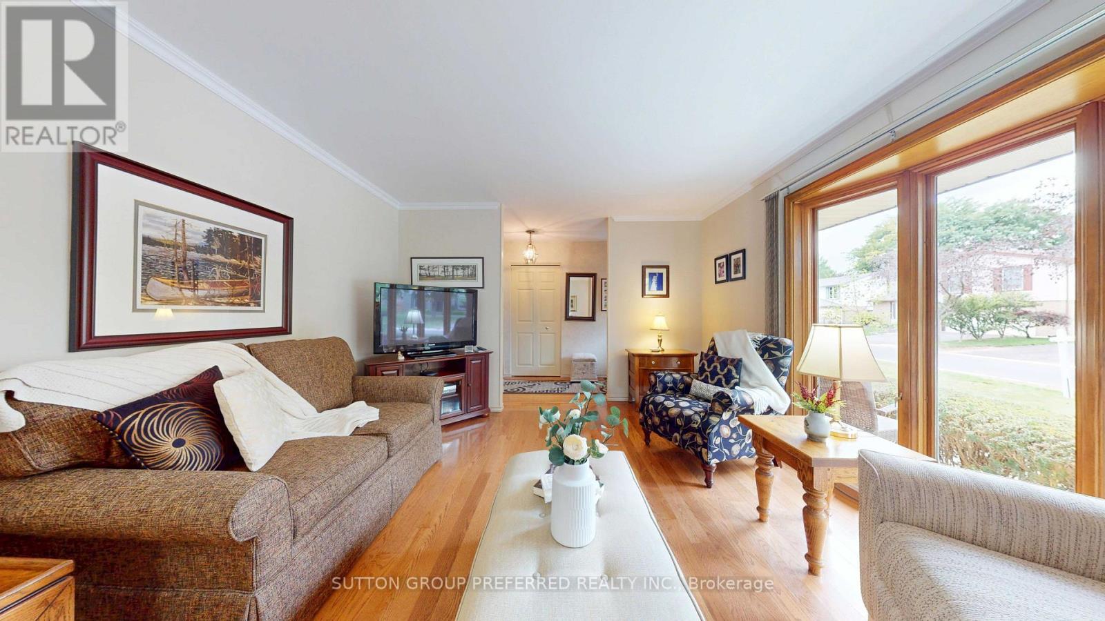 573 Jamaica Court Property Photo 11