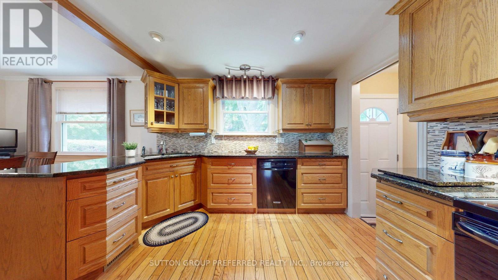 573 Jamaica Court Property Photo 16