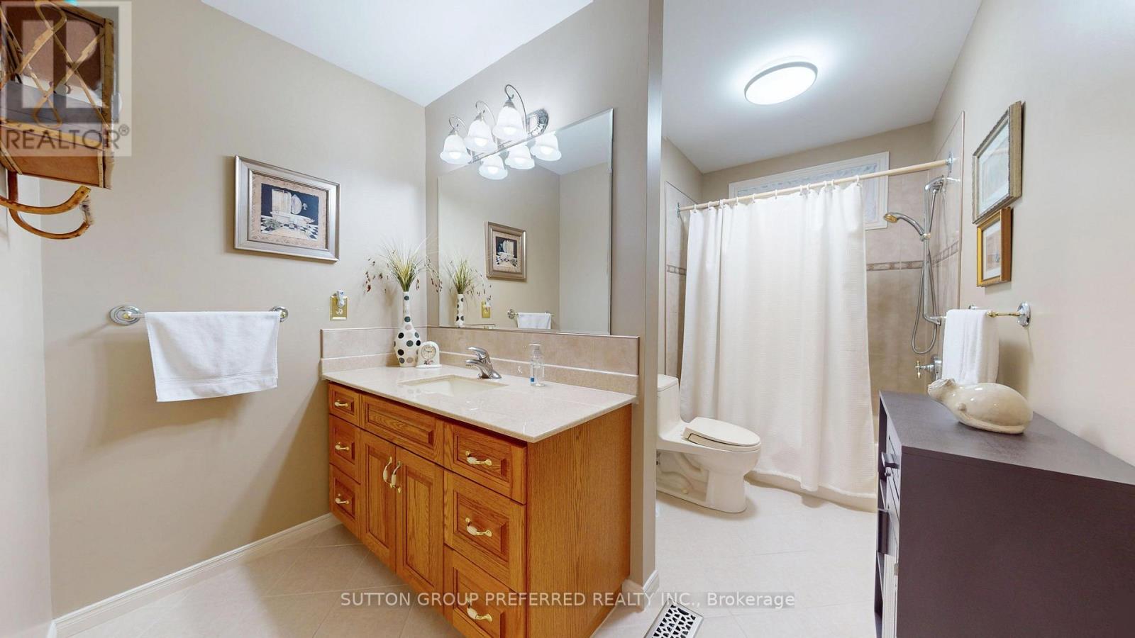 573 Jamaica Court Property Photo 24