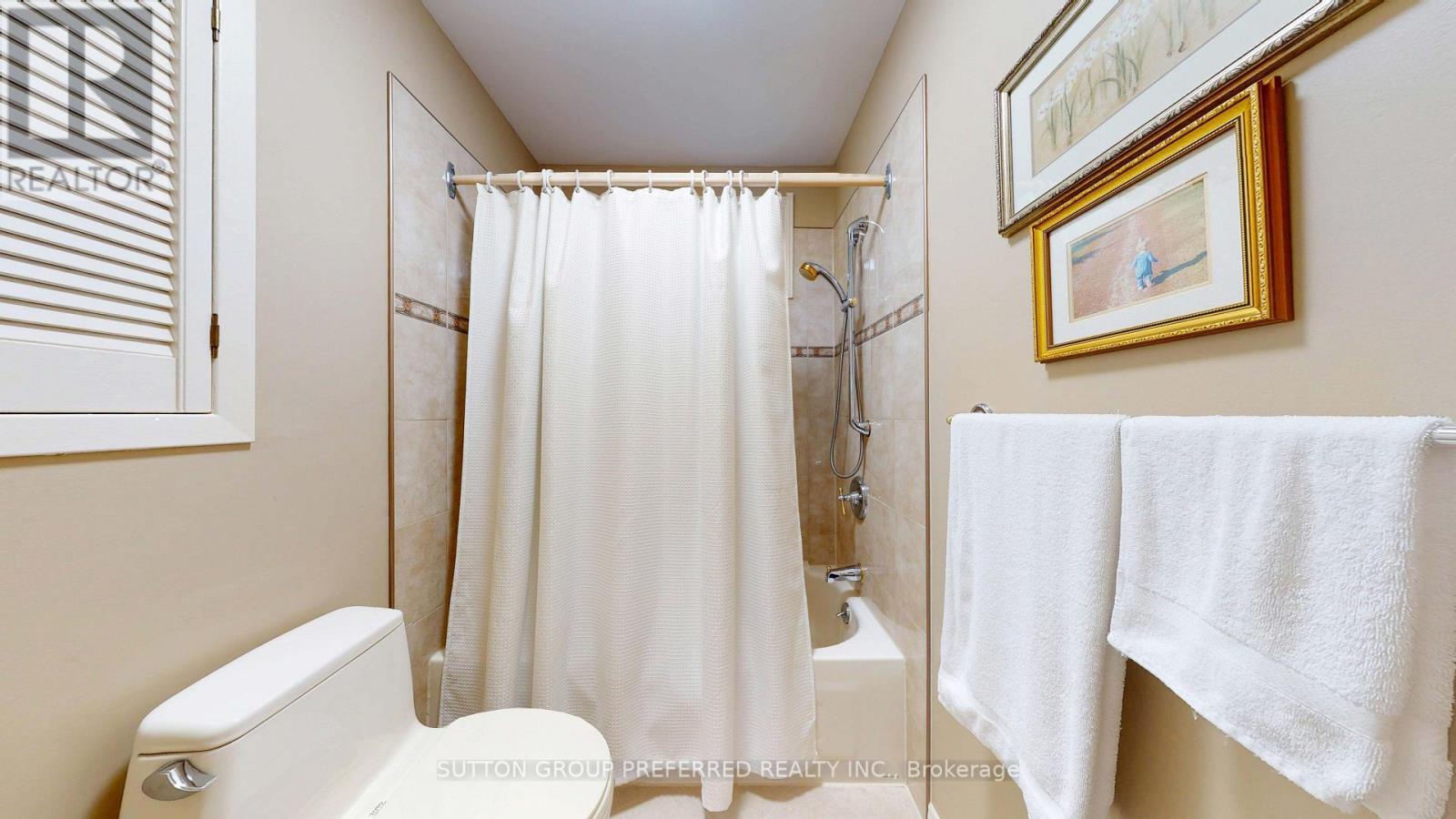 573 Jamaica Court Property Photo 25