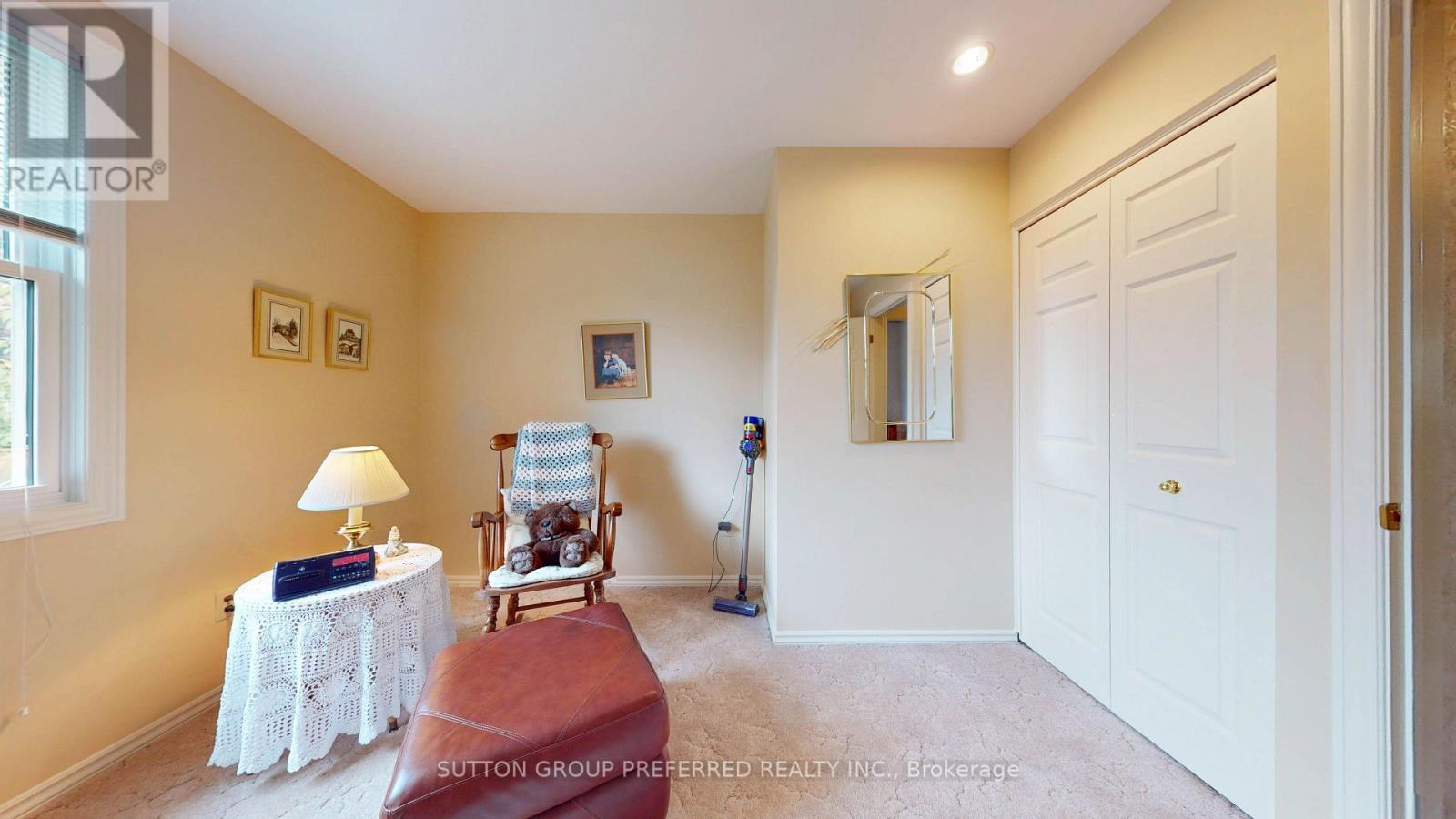 573 Jamaica Court Property Photo 30