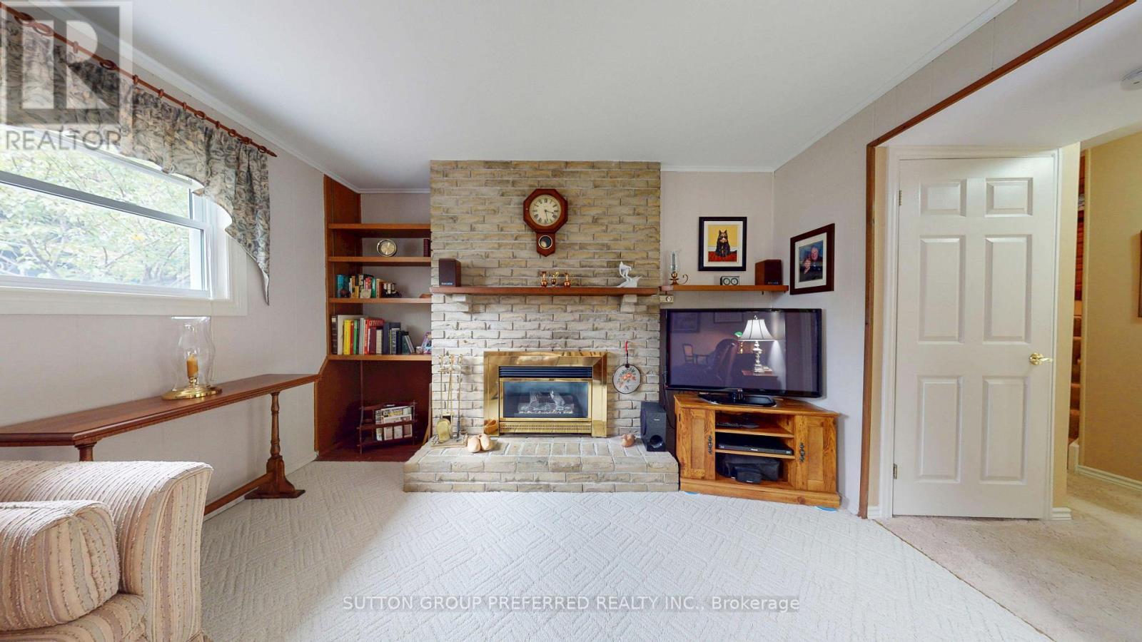 573 Jamaica Court Property Photo 33