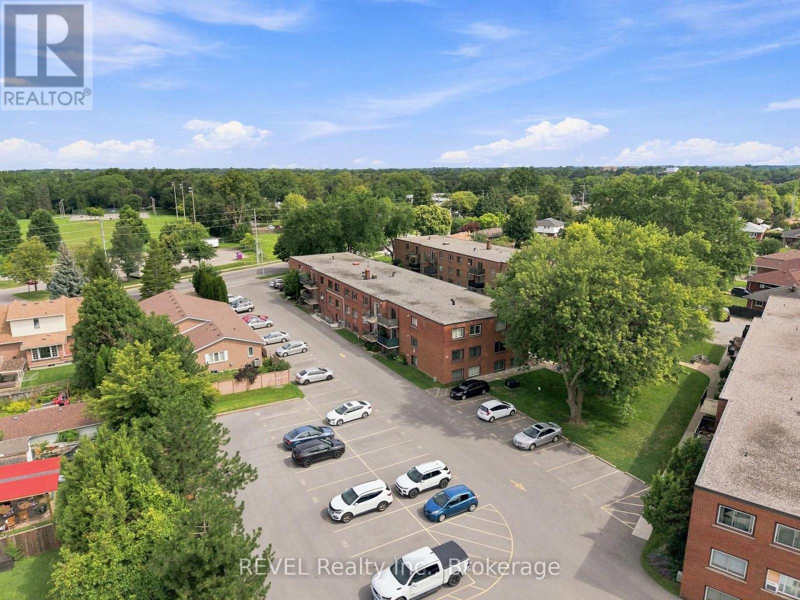 3 - 450 CARLTON STREET Property Photo 1