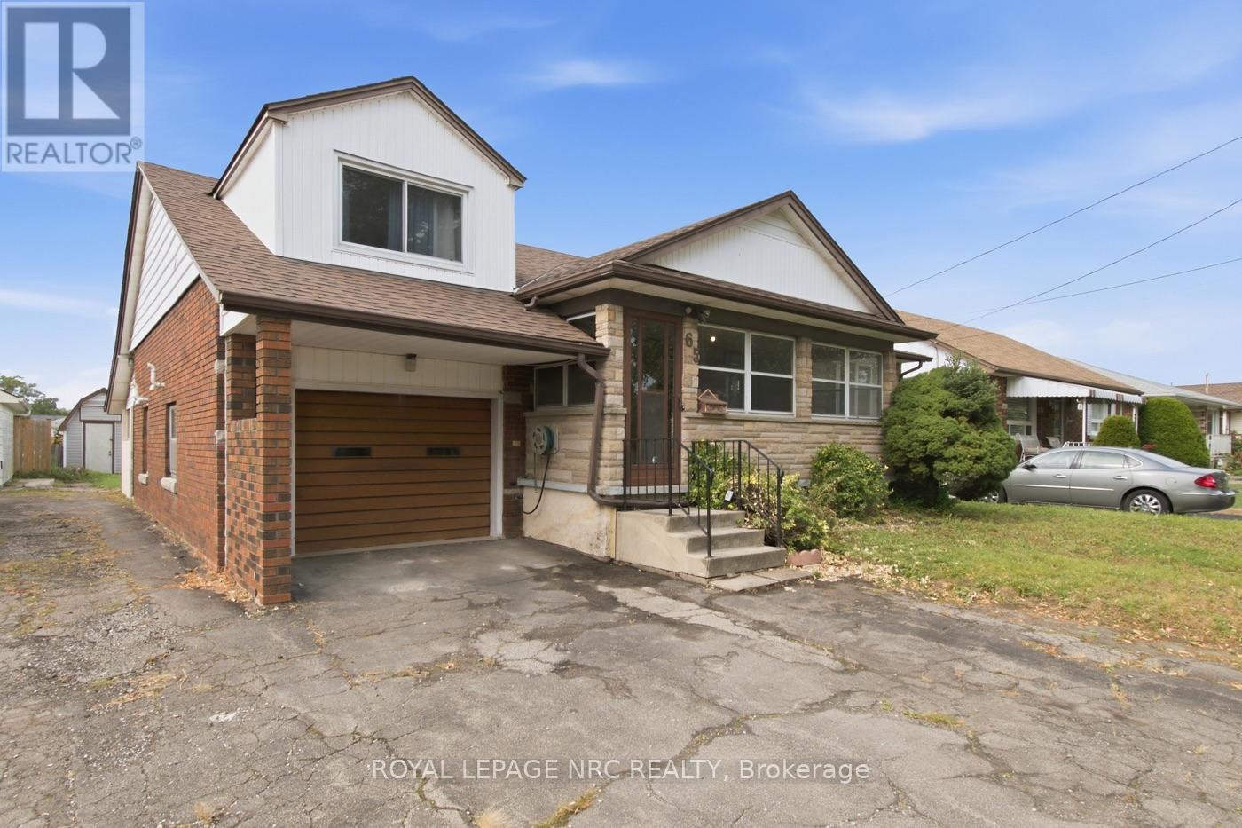 65 Golden Boulevard W Property Photo 1