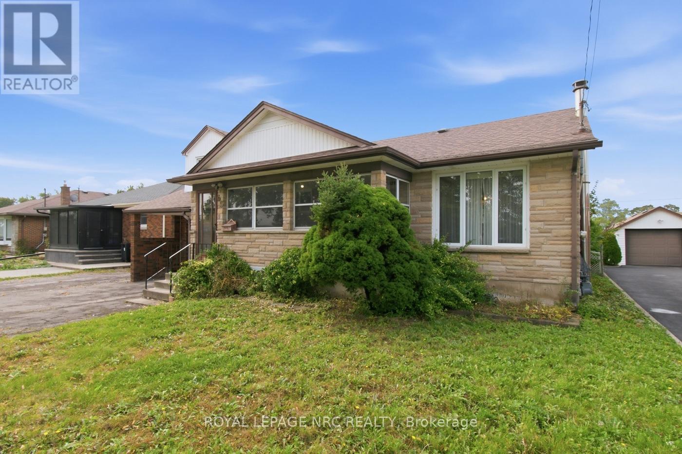 65 Golden Boulevard W Property Photo 2